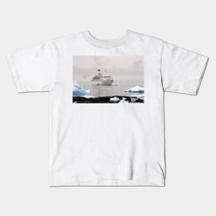 Discovery in Paradise Bay Kids T-Shirt